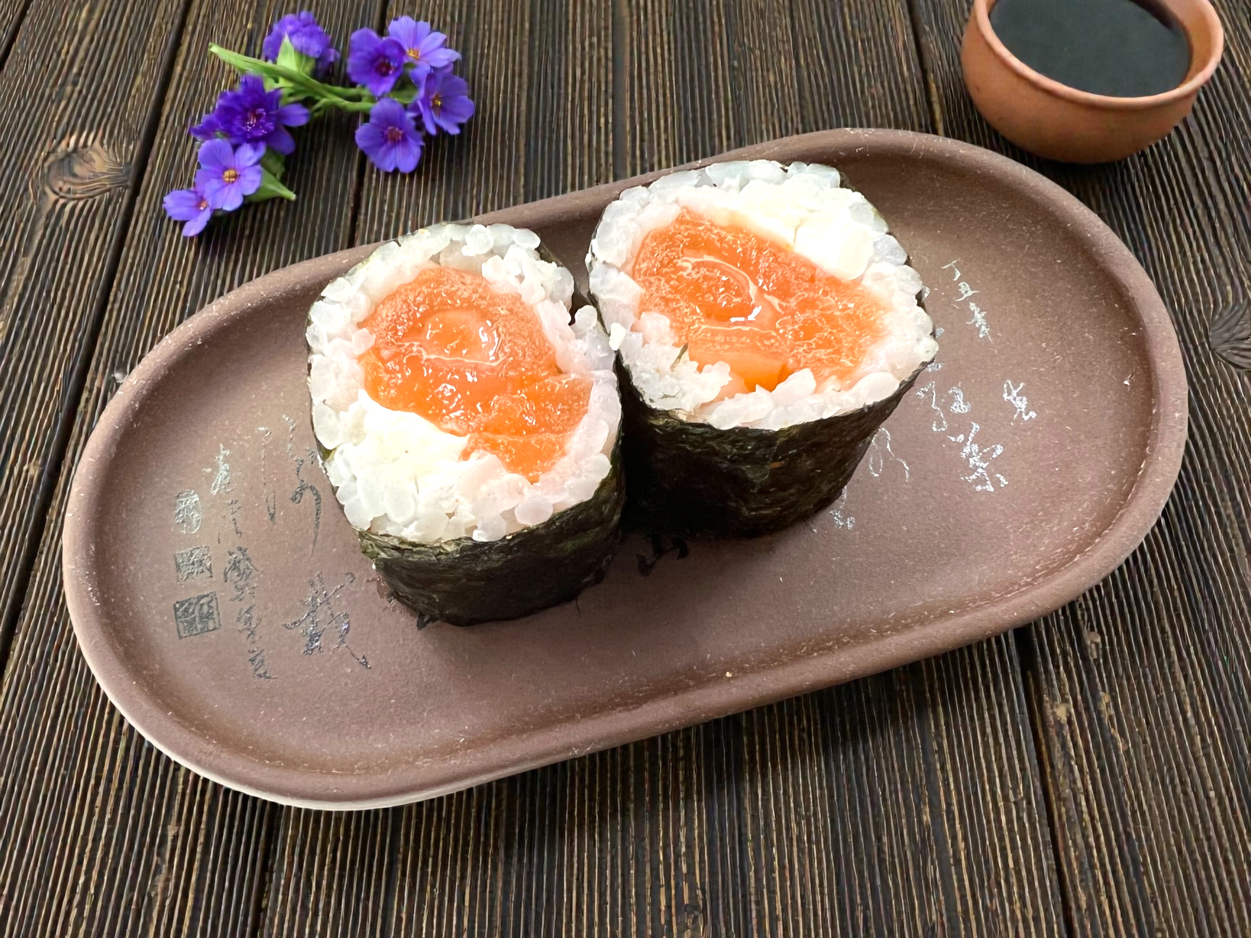 Maki Salmón con Queso